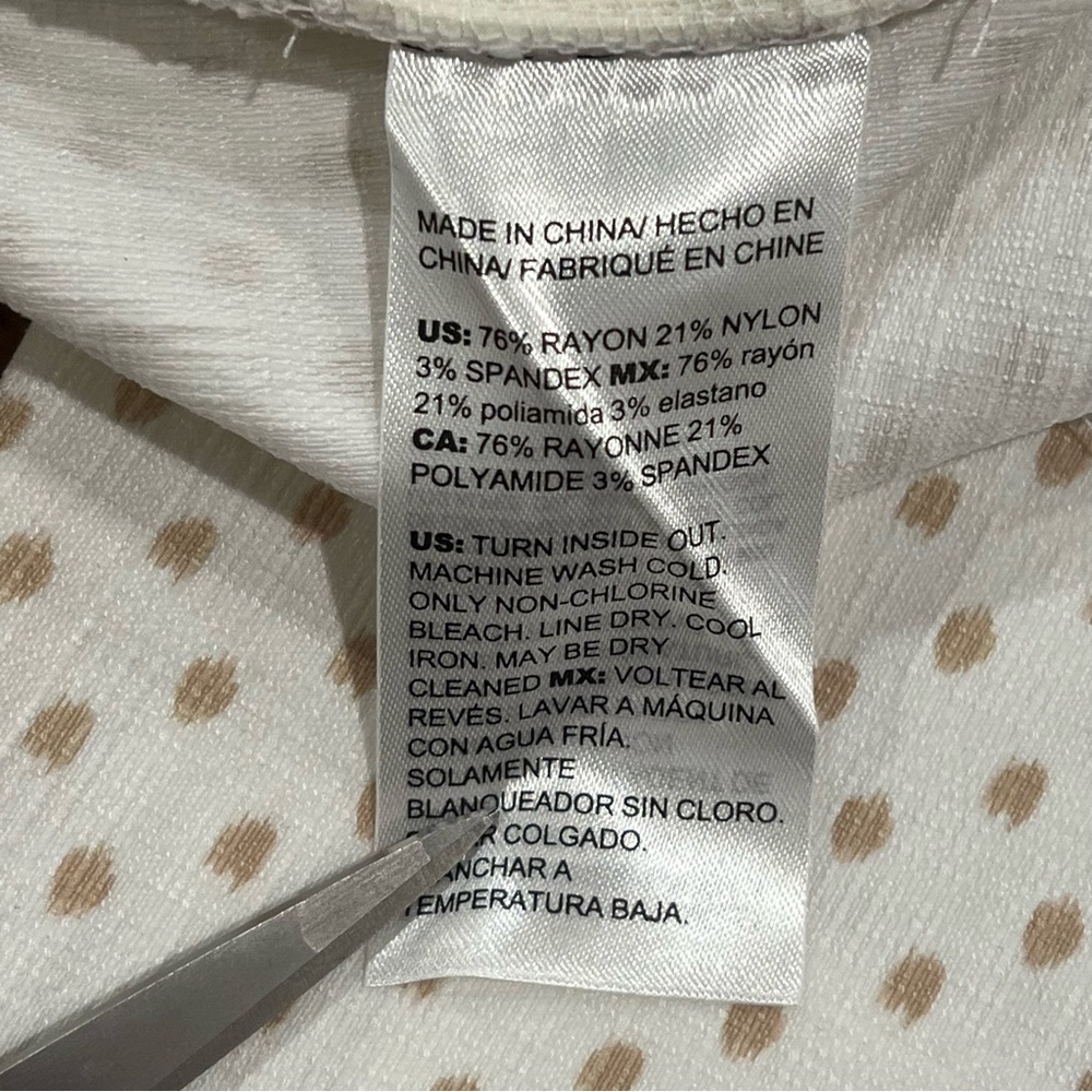 NWT $80 Chico’s So Slimming Bridgette Ikat Dot Capri White/Neutral Size 0.5/6 - Picture 11 of 15